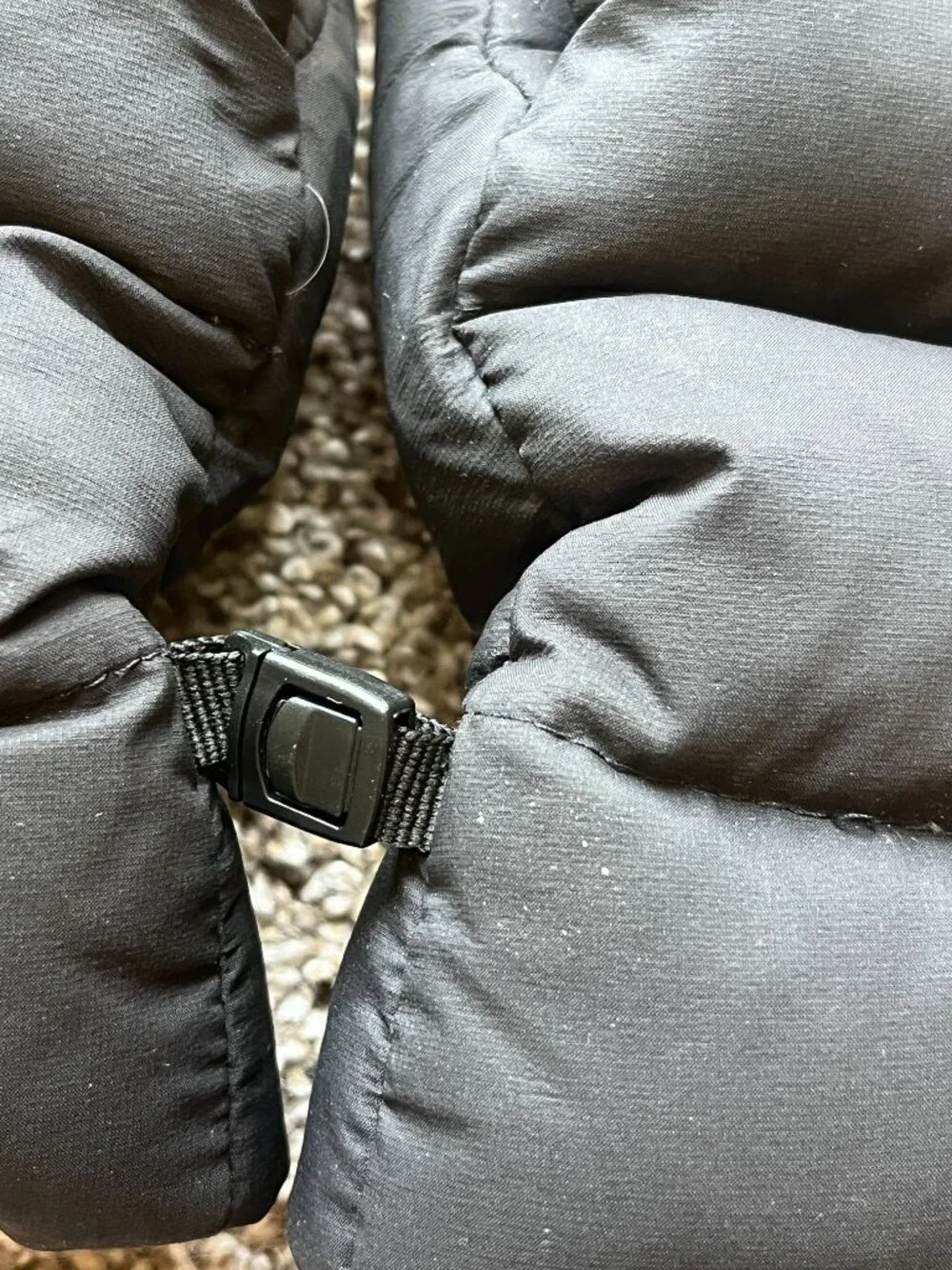 Aritzia superpuff mittens